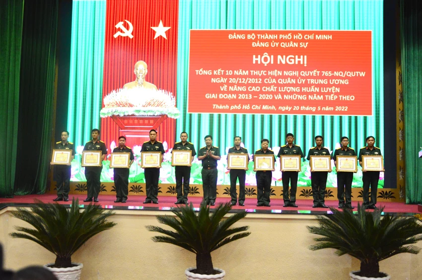 Nhiều cá nhân được tuyên dương tại hội nghị. Ảnh: HÙNG KHOA Nhiều cá nhân được tuyên dương tại hội nghị. Ảnh: HÙNG KHOA