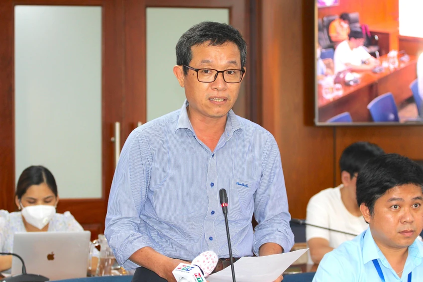 Ông Huỳnh Xuân Thụ, Phó Chánh Văn phòng Sở QH-KT TP.HCM, thông tin tại buổi họp báo. Ảnh: NGUYỄN NHÂN