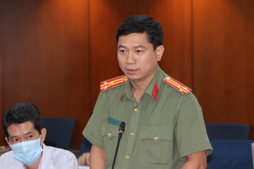Thượng tá Lê Mạnh Hà, Phó Trưởng phòng tham mưu (PV01) Công an TP.HCM, thông tin tại buổi họp báo. Ảnh: NGUYỄN NHÂN Thượng tá Lê Mạnh Hà, Phó Trưởng phòng tham mưu (PV01) Công an TP.HCM, thông tin tại buổi họp báo. Ảnh: NGUYỄN NHÂN