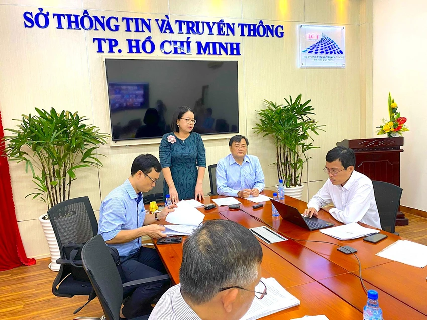 Bà Võ Thị Trung Trinh, Phó Giám đốc Sở TT&amp;TT TP.HCM, phát biểu tại hội nghị. Ảnh: LÊ THOA