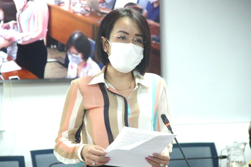 Bà Lê Thiện Quỳnh Như, Phó Chánh Văn phòng Sở Y tế TP.HCM, thông tin tại họp báo. Ảnh: LÊ THOA