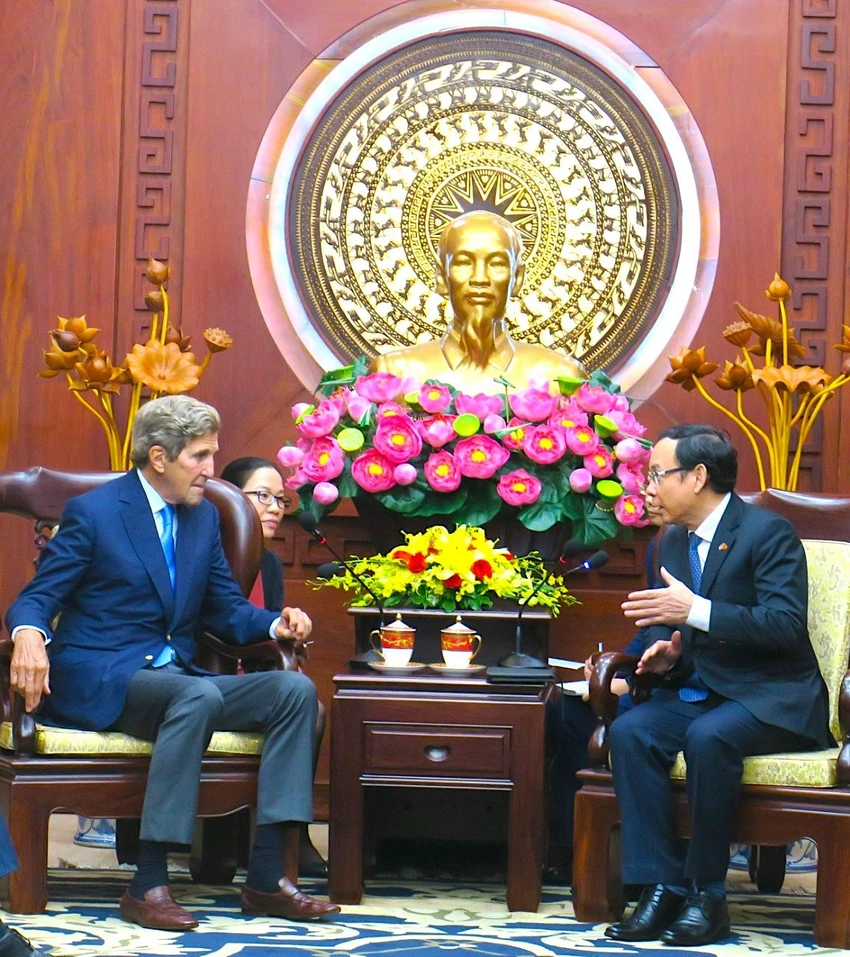 Bí thư Thành ủy TP.HCM Nguyễn Văn Nên đã có buổi tiếp ông John Kerry, Đặc phái viên của Tổng thống Hoa Kỳ. Ảnh: MINH HIỆP Bí thư Thành ủy TP.HCM Nguyễn Văn Nên đã có buổi tiếp ông John Kerry, Đặc phái viên của Tổng thống Hoa Kỳ. Ảnh: MINH HIỆP