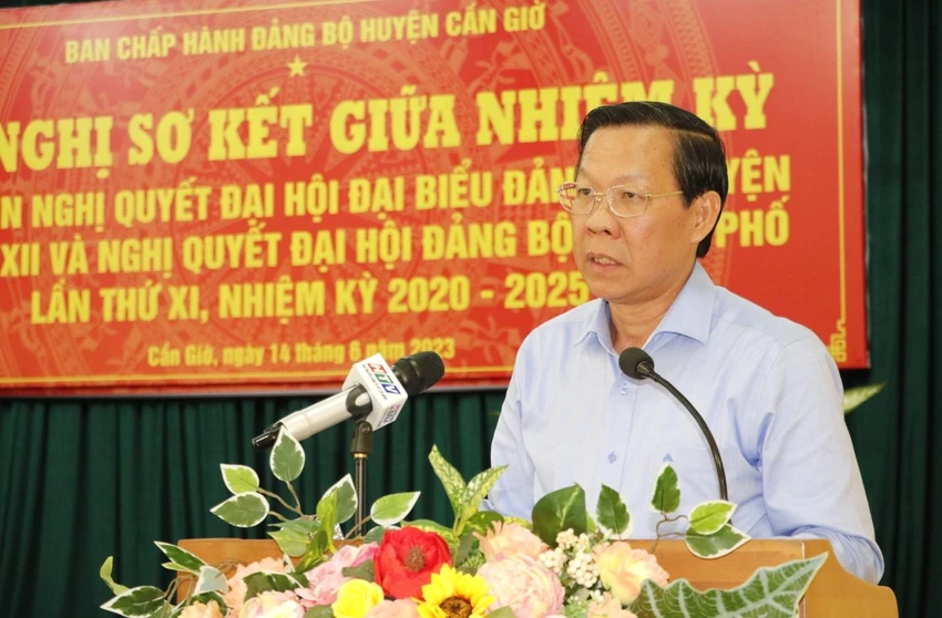 Ông Phan Văn Mãi, Phó Bí thư Thường trực Thành uỷ, Chủ tịch UBND TP.HCM, phát biểu chỉ đạo hội nghị. Ảnh: HÀ THƯ