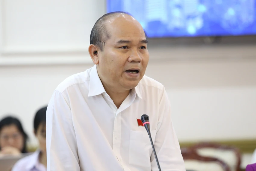 ĐB Trần Văn Bảy phát biểu tại buổi giám sát. Ảnh: HÀ THƯ