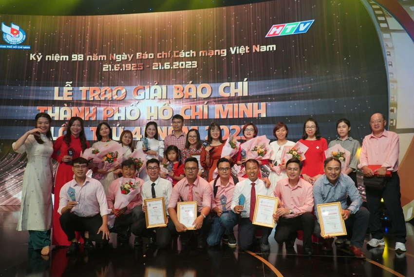 Báo Pháp Luật TP.HCM đoạt tám giải báo chí TP.HCM lần thứ 41. Ảnh: BẢO PHƯƠNG Báo Pháp Luật TP.HCM đoạt tám giải báo chí TP.HCM lần thứ 41. Ảnh: BẢO PHƯƠNG