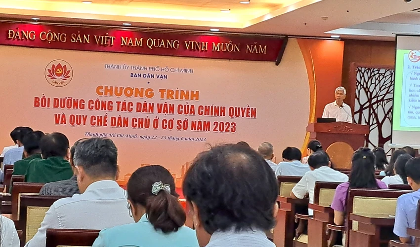 Phó Chủ tịch UBND TP.HCM Võ Văn Hoan báo cáo tại chương trình. Ảnh: PV Phó Chủ tịch UBND TP.HCM Võ Văn Hoan báo cáo tại chương trình. Ảnh: PV
