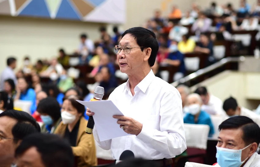 Cử tri Nguyễn Xuân Hiển, Hội Luật gia quận 4, phát biểu tại buổi tiếp xúc. Ảnh: HÀ THƯ Cử tri Nguyễn Xuân Hiển, Hội Luật gia quận 4, phát biểu tại buổi tiếp xúc. Ảnh: HÀ THƯ