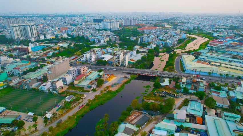 UBND TP.HCM yêu cầu đẩy nhanh tiến độ dự án Tham Lương - Bến Cát - Rạch Nước Lên. Ảnh: NGUYỄN TIẾN UBND TP.HCM yêu cầu đẩy nhanh tiến độ dự án Tham Lương - Bến Cát - Rạch Nước Lên. Ảnh: NGUYỄN TIẾN