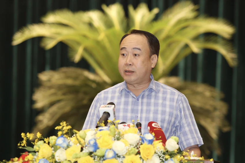 Ông Nguyễn Sỹ Hiệp, Phó Chủ nhiệm Văn phòng Chính phủ, công bố quyết định. Ảnh: HOÀNG GIANG Ông Nguyễn Sỹ Hiệp, Phó Chủ nhiệm Văn phòng Chính phủ, công bố quyết định. Ảnh: HOÀNG GIANG