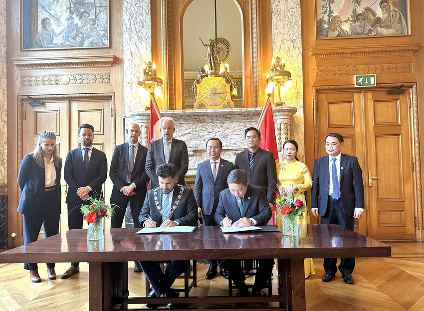 TP.HCM và TP Rotterdam ký kết ghi nhớ hợp tác. Ảnh: TTBC TP.HCM và TP Rotterdam ký kết ghi nhớ hợp tác. Ảnh: TTBC