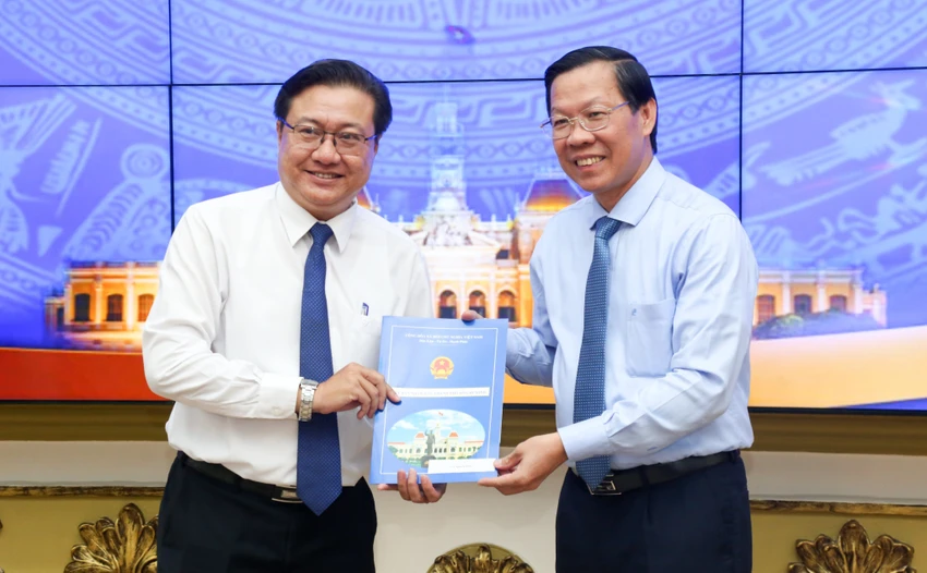 trao-quyet-dinh-nguyen-tuan.jpg