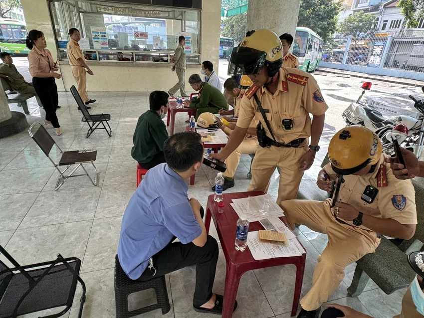 csgt-kiem-tra-nong-do-con-2.jpg