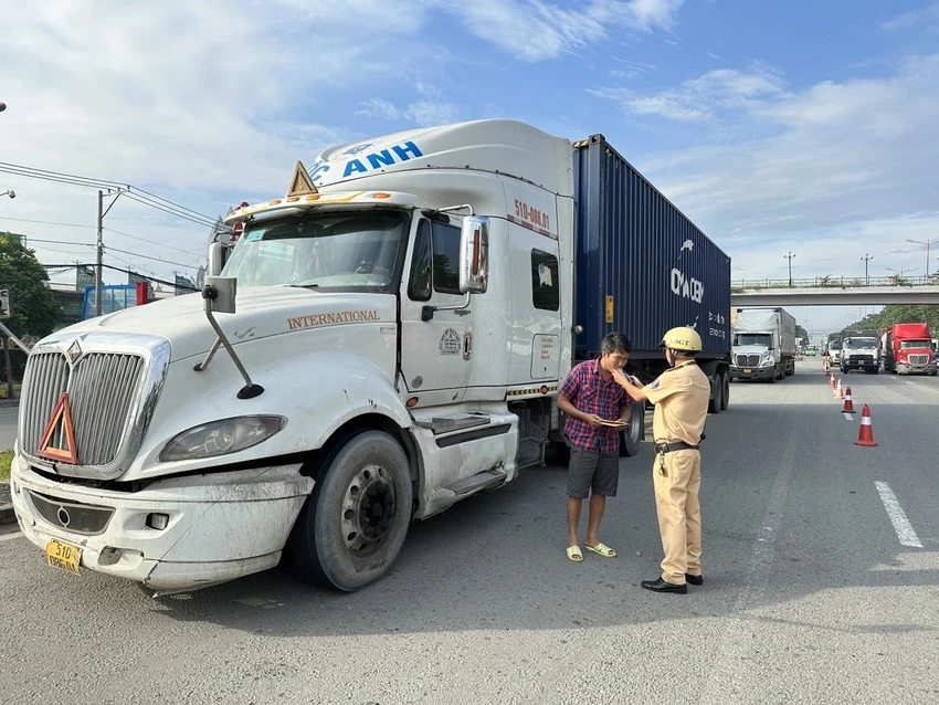 TP.HCM chấn chỉnh tác phong, ứng xử của CSGT khi làm nhiệm vụ