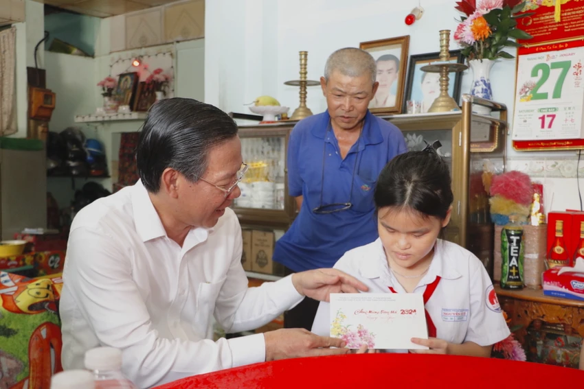 Chủ tịch Phan Văn Mãi thăm, chúc Tết Mẹ Việt Nam anh hùng, người dân khó khăn-chu-tich-phan-van-mai-chuc-tet