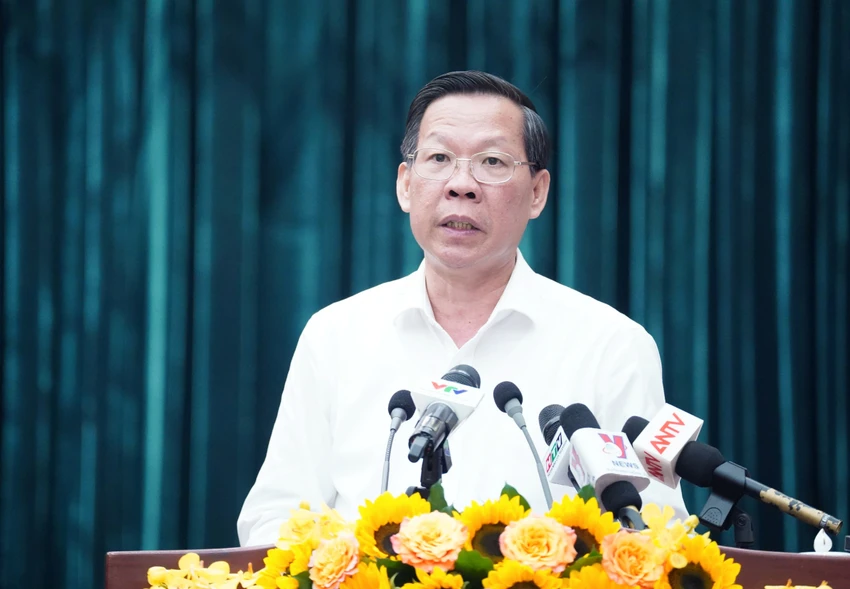 Chủ tịch Phan Văn Mãi: TP.HCM sẽ tiếp tục mua lại hoa của người dân vào đêm 30 Tết 2025-chu-tich-phan-van-mai