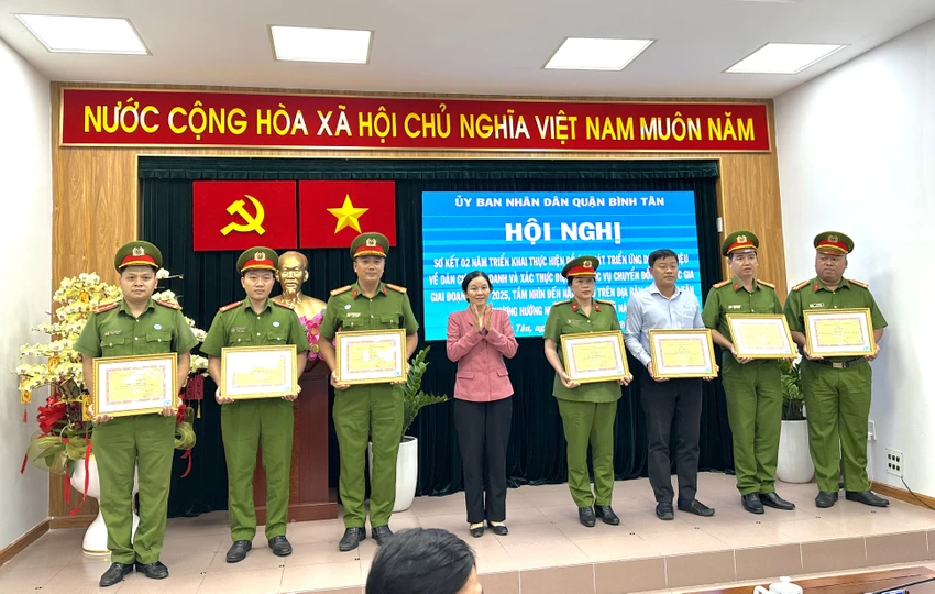 Quận Bình Tân: Sáng kiến, sáng tạo để đạt nhiều kết quả trong Đề án 06-quan-binh-tan-so-ket-de-an-06