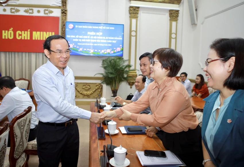 Bí thư Nguyễn Văn Nên: 'Vỗ tay nghe kêu to nhưng có người vỗ, người không'-bi-thu-nguyen-van-nen