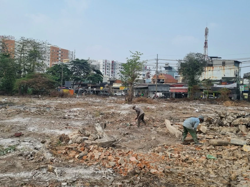 Quận Bình Tân đã bốc xong hơn 1.600 mộ ở nghĩa trang Bình Hưng Hòa và tiếp tục bốc vào tháng 6 tới-nghia-trang-binh-hung-hoa-2.jpg
