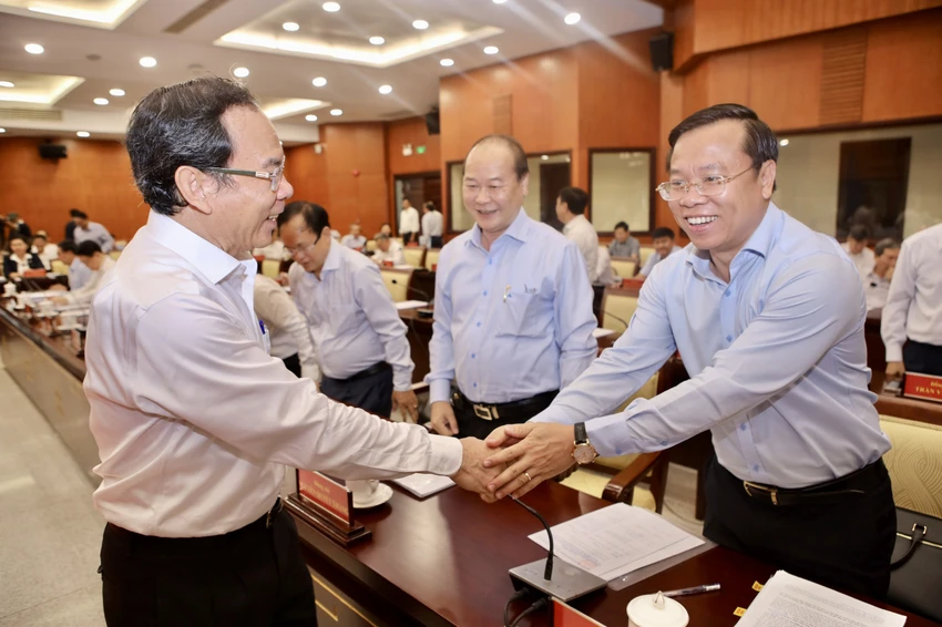 chu-tich-phan-van-mai-2.jpg