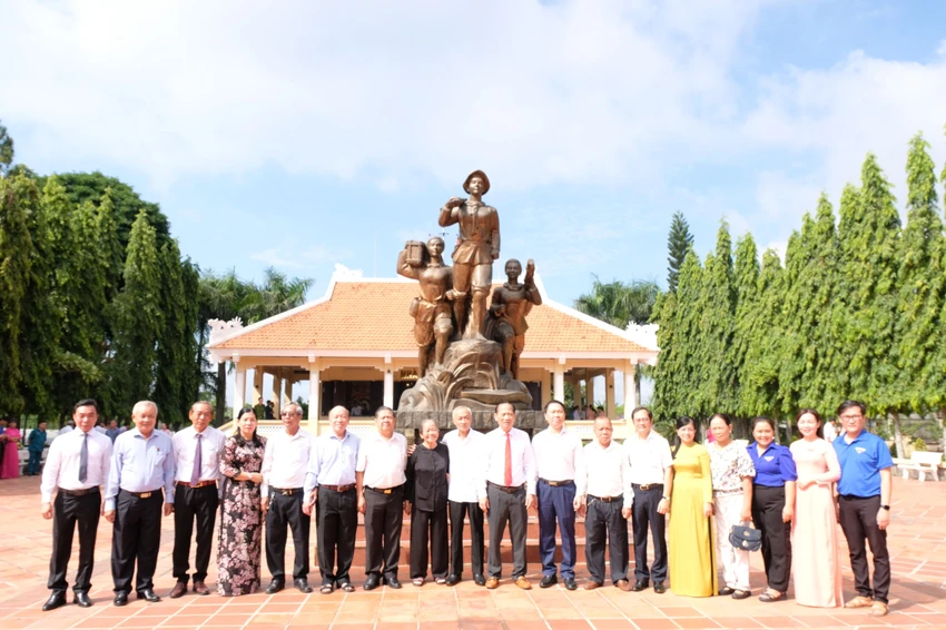 dan-cong-hoa-tuyen-2.jpg