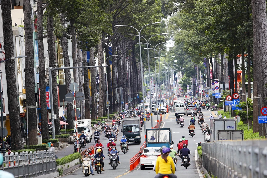 TP.HCM: Xác minh, xử lý việc tự ý gắn bảng tên đường không đúng quy định-gan-bang-ten-duong.jpg