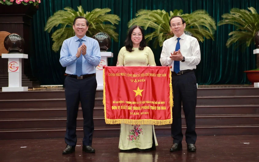 chu-tich-phan-van-mai-2.jpg