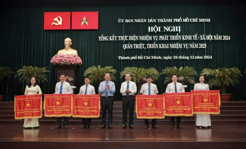 chu-tich-phan-van-mai-3.jpg