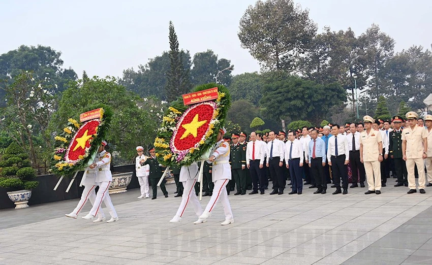 Bí thư Nguyễn Văn Nên, Bộ trưởng Nguyễn Thanh Nghị dâng hương tưởng niệm anh hùng liệt sĩ-anh-hung-liet-si-4.jpg