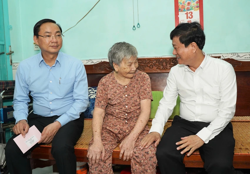 chu-tich-hdnd-tp.hcm.jpg