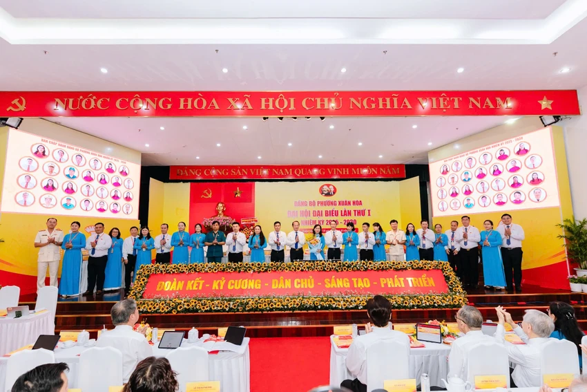 phuong-xuan-hoa-1.jpg