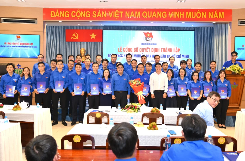 doan-ubnd-tp.hcm-2.JPG