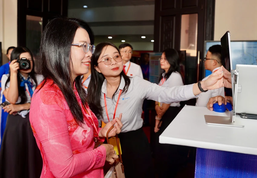 Đại hội đại biểu Đảng bộ TP.HCM lần thứ I, nhiệm kỳ 2025-2030 không sử dụng tài liệu giấy-dang-bo-ubnd-tp.hcm-27.jpg