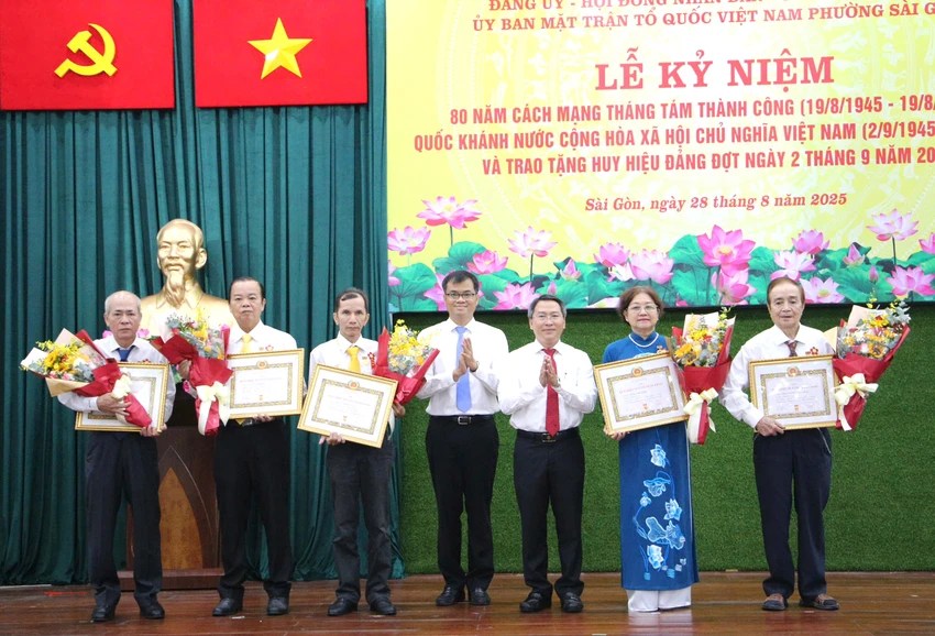 huy-hieu-dang-phuong-sai-gon-3.jpg