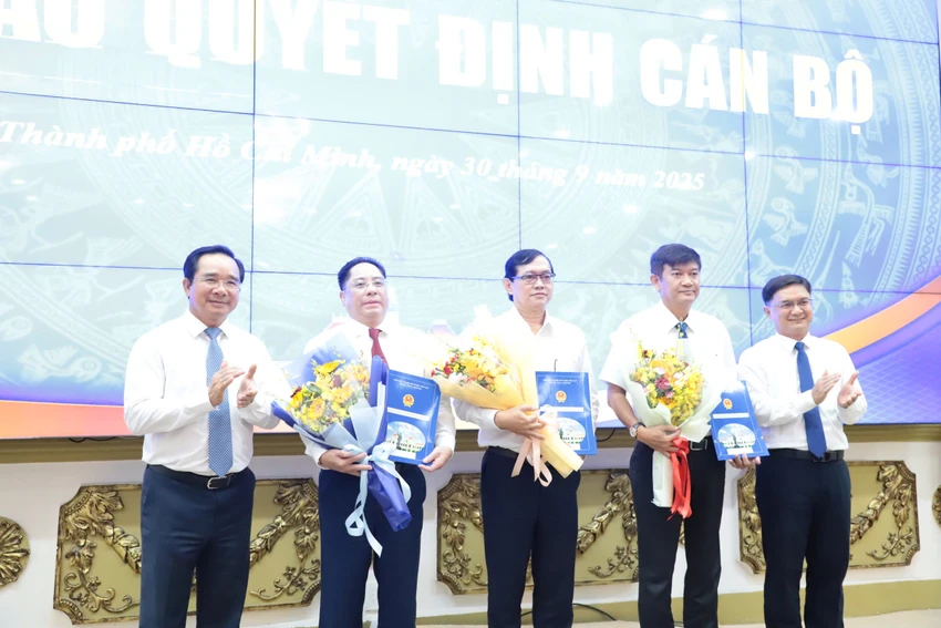 bo-nhiem-hang-loat-can-bo-2.jpg