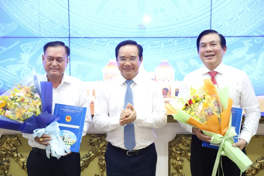 bo-nhiem-hang-loat-can-bo-8.jpg