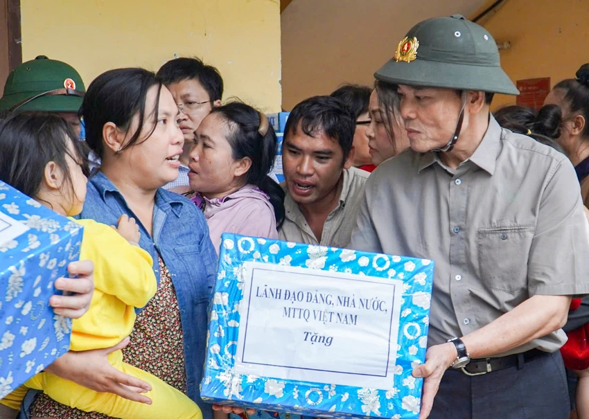 ho-tro-mien-trung-3.jpeg