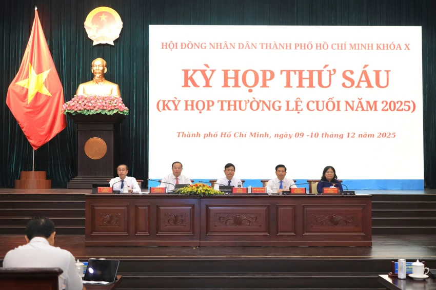 nguoi-dan-tp.hcm-ngap-nuoc-chay-no-3.jpg