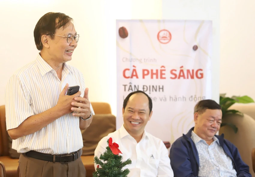 ca-phe-sang-phuong-tan-dinh-1.jpg