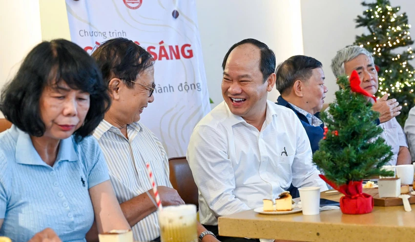 ca-phe-sang-phuong-tan-dinh-2.jpg