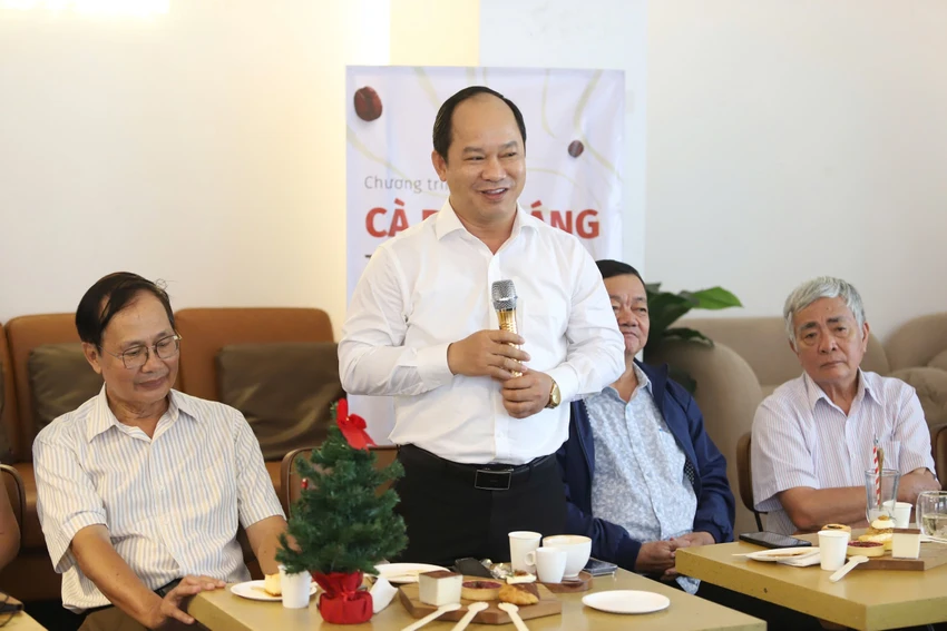 ca-phe-sang-phuong-tan-dinh-7.jpg