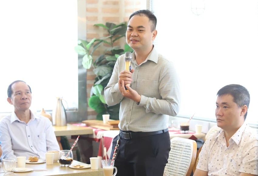 ca-phe-sang-phuong-tan-dinh-8.jpg