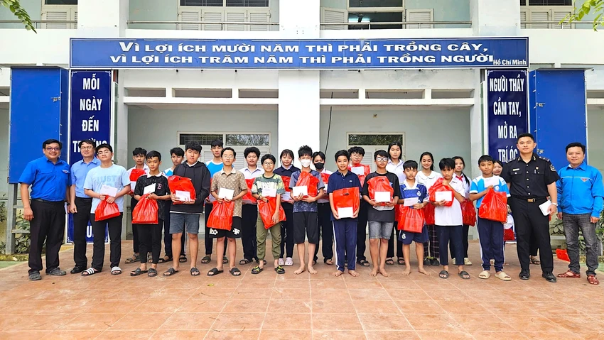 doan-ubnd-tp.hcm-7.jpg