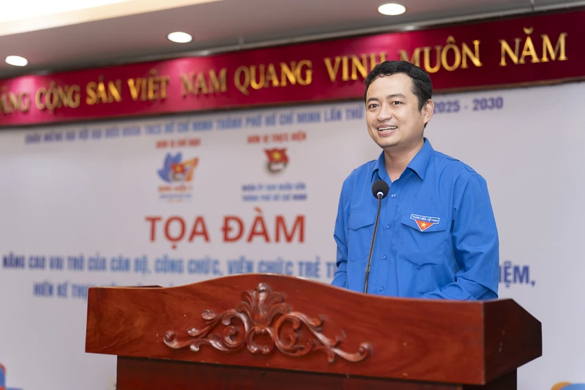 can-bo-tre-1.JPG