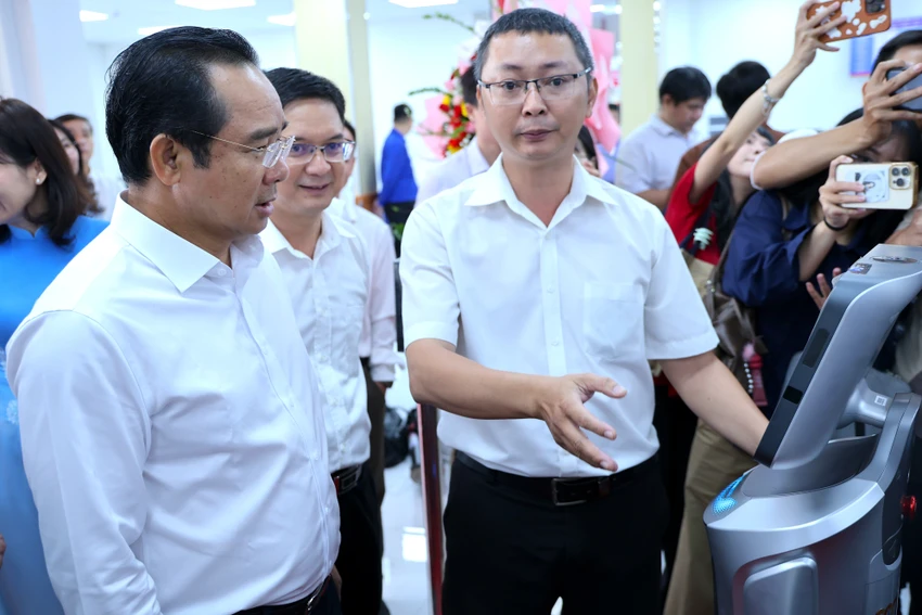 trung-tam-phuc-vu-hanh-chinh-cong-tp.hcm-14.JPG