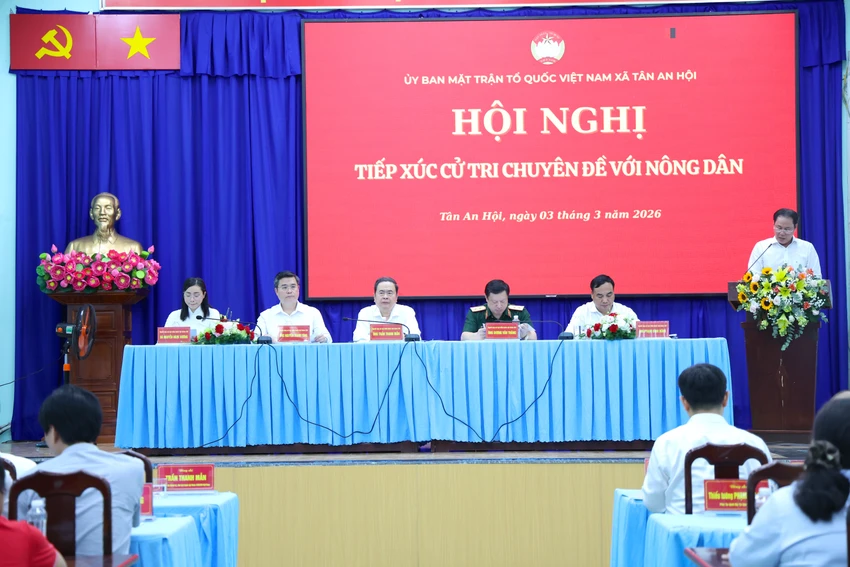 chu-tich-quoc-hoi-nong-dan-1.JPG