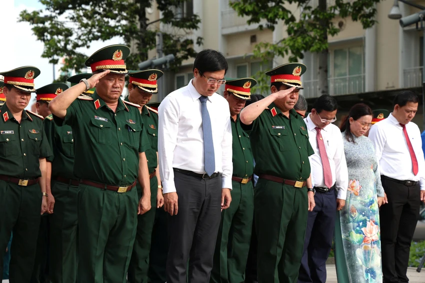 dang-hoa-chu-tich-ho-chi-minh-1.jpg