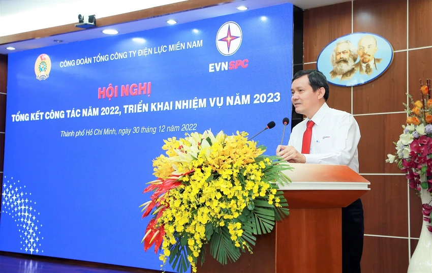 Chủ tịch Công đoàn EVNSPC Lê Xuân Thái phát biểu tại Hội nghị Chủ tịch Công đoàn EVNSPC Lê Xuân Thái phát biểu tại Hội nghị