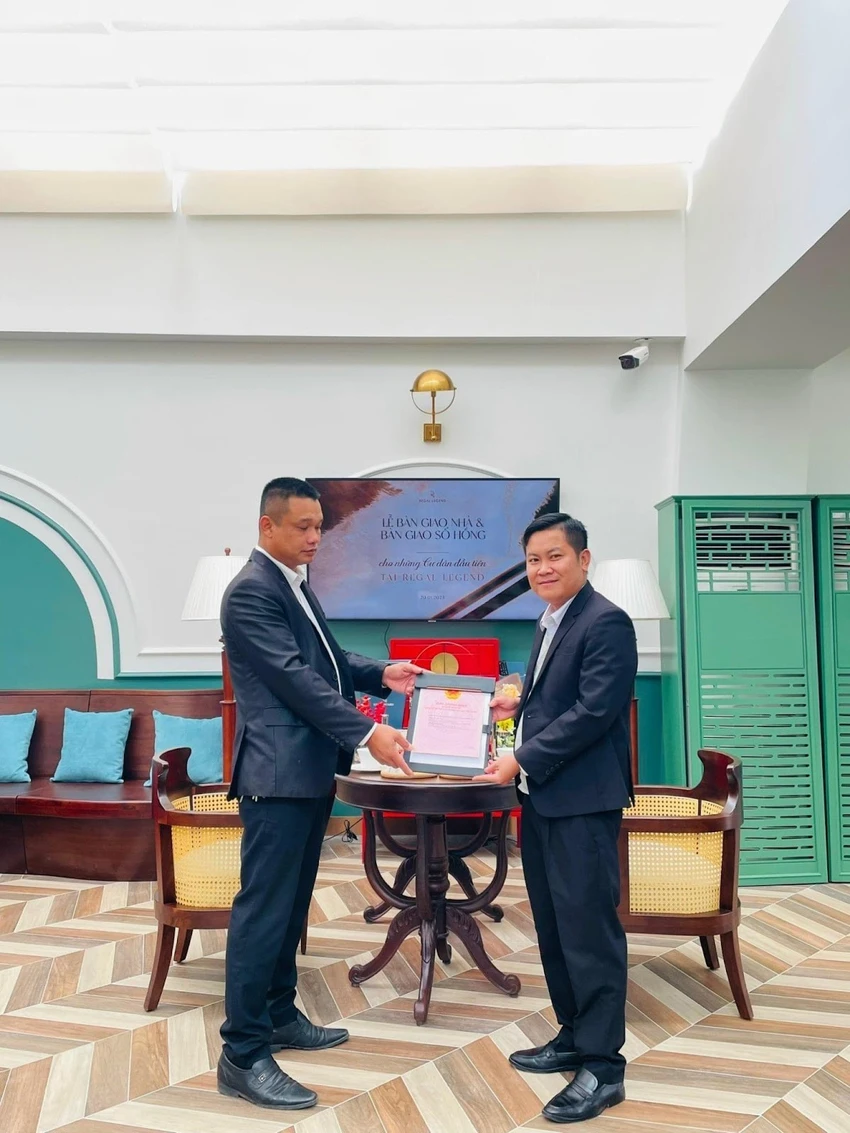 Đất Xanh Miền Trung bàn giao nhà và sổ hồng chỉ sau 12 tháng thi công và chào đón cư dân đầu tiên về sinh sống. Đất Xanh Miền Trung bàn giao nhà và sổ hồng chỉ sau 12 tháng thi công và chào đón cư dân đầu tiên về sinh sống.