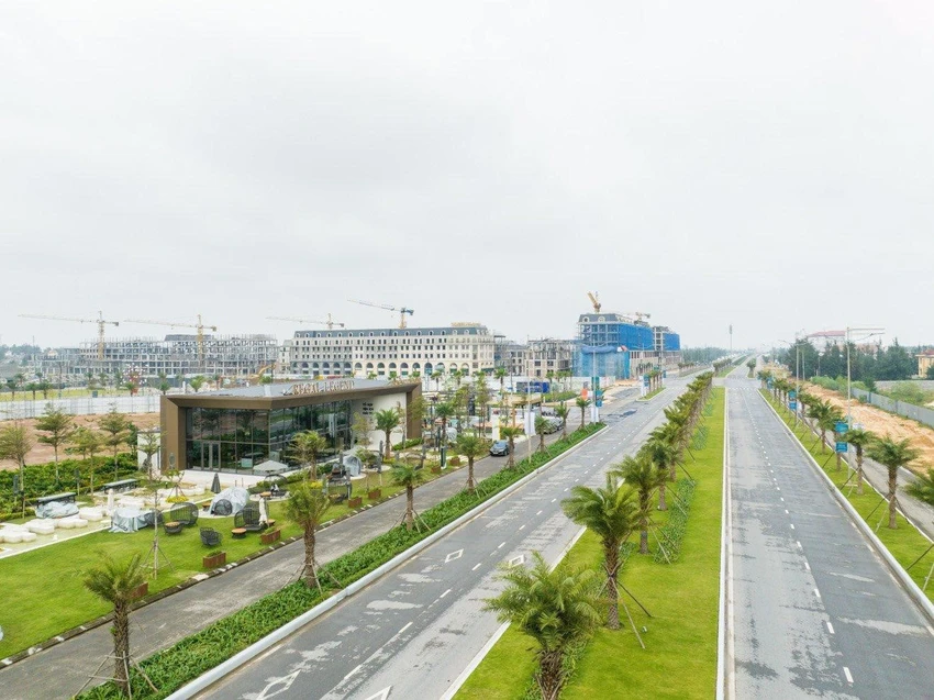 Tuyến đường Võ Nguyên Giáp đoạn chạy qua Regal Legend xanh mát, ấn tượng sau cải tạo. Tuyến đường Võ Nguyên Giáp đoạn chạy qua Regal Legend xanh mát, ấn tượng sau cải tạo.