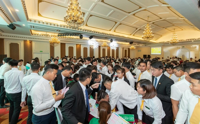 Nhiều khách hàng tại Bình Dương đang quan tâm phân khúc 1 tỷ đồng/nền hoặc 2 tỷ đồng/căn nhà xây sẵn. Nhiều khách hàng tại Bình Dương đang quan tâm phân khúc 1 tỷ đồng/nền hoặc 2 tỷ đồng/căn nhà xây sẵn.